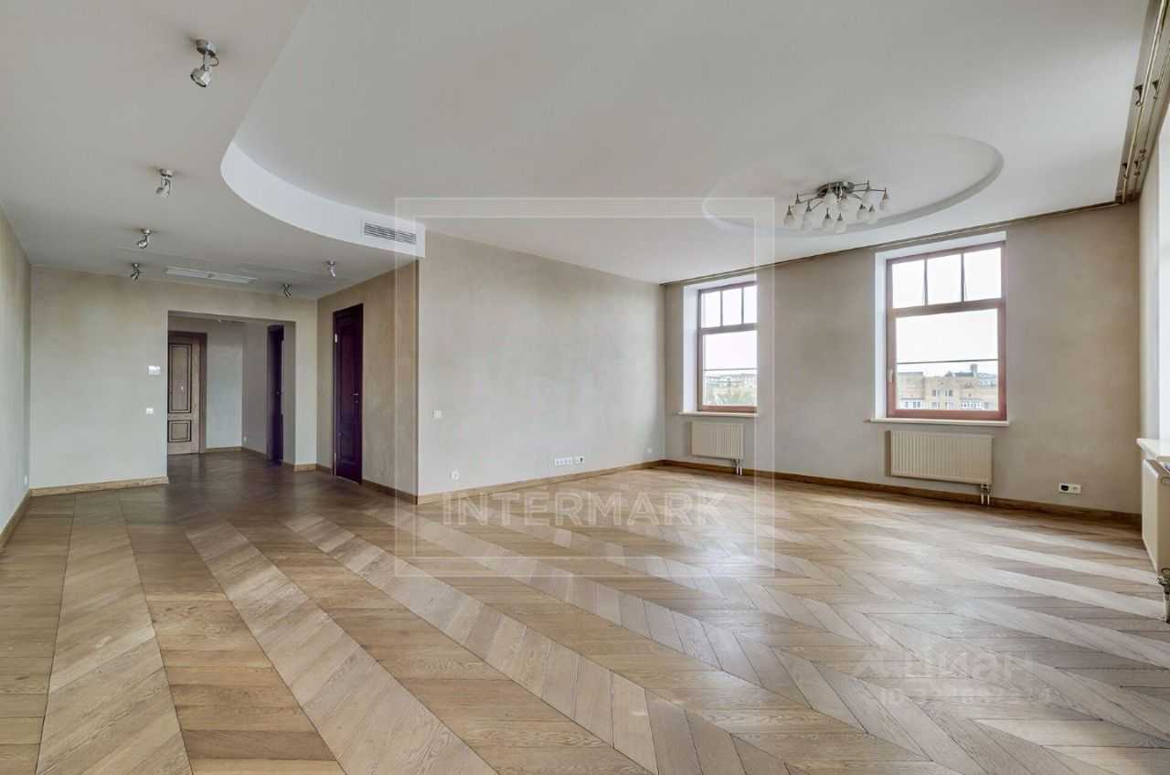 4-комнатная квартира, 180 м²