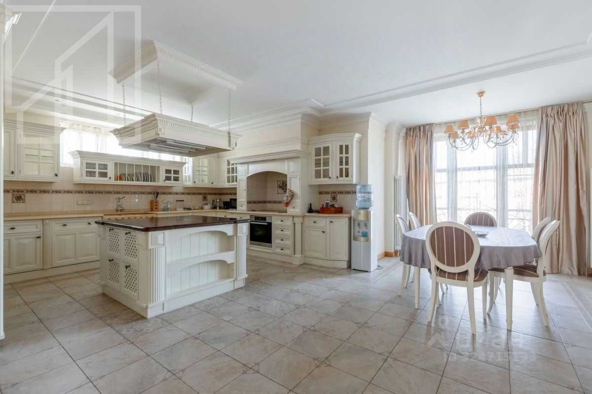 4-комнатная квартира, 210 м²