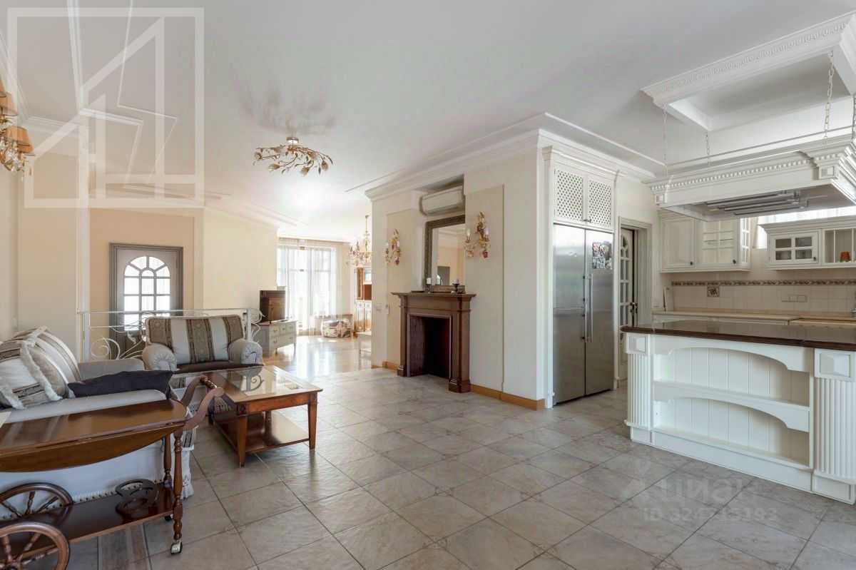 4-комнатная квартира, 210 м² — фотография 2