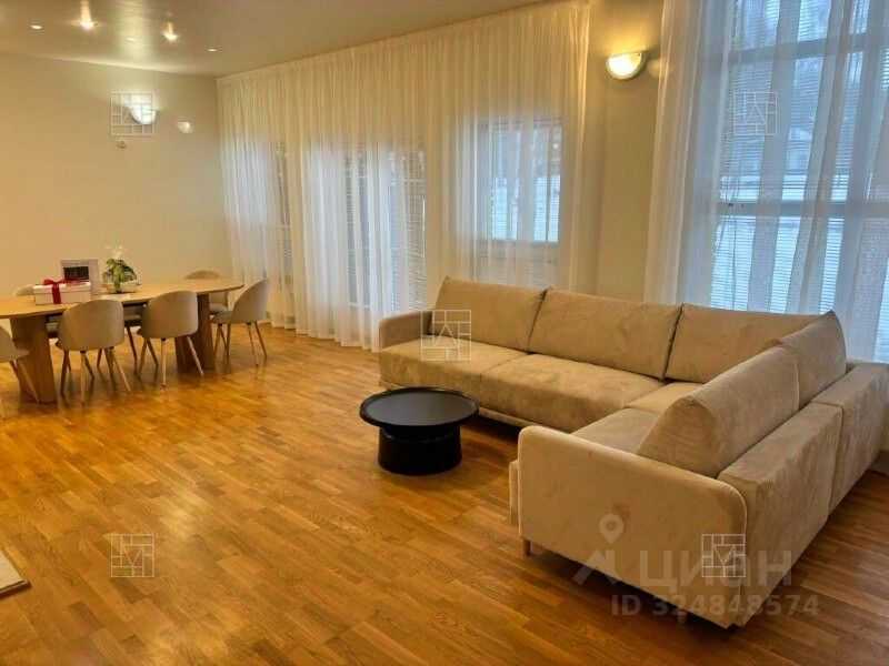 5-комнатная квартира, 220 м²