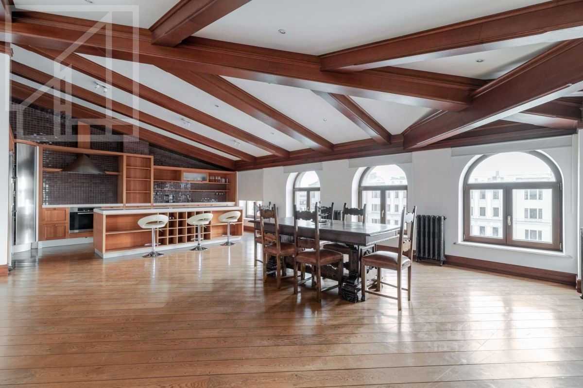 3-комнатная квартира, 300 м²