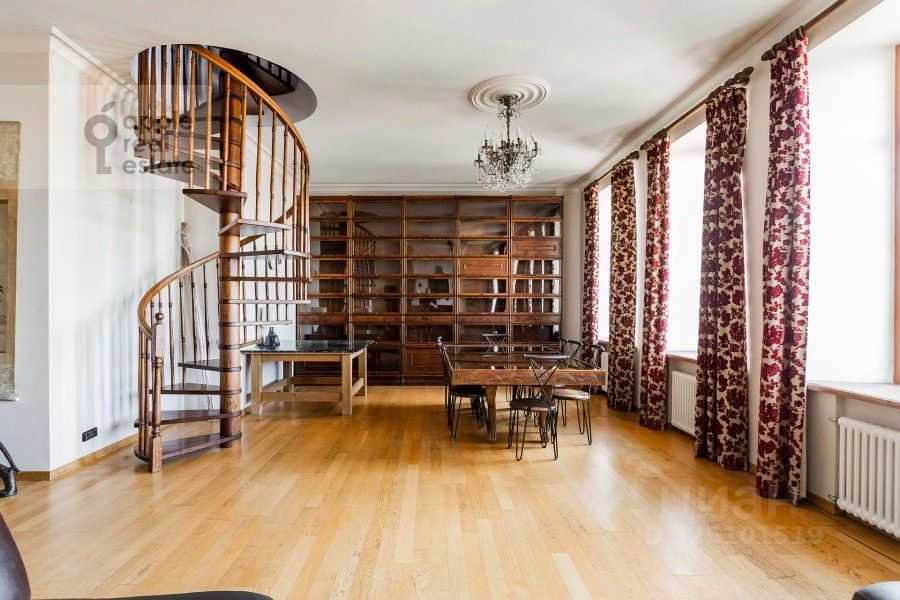 5-комнатная квартира, 225 м²