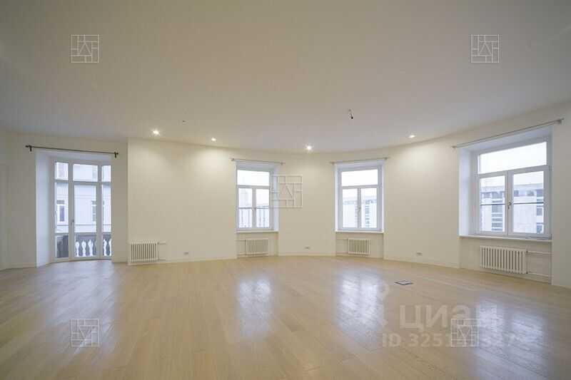 5-комнатная квартира, 220 м²