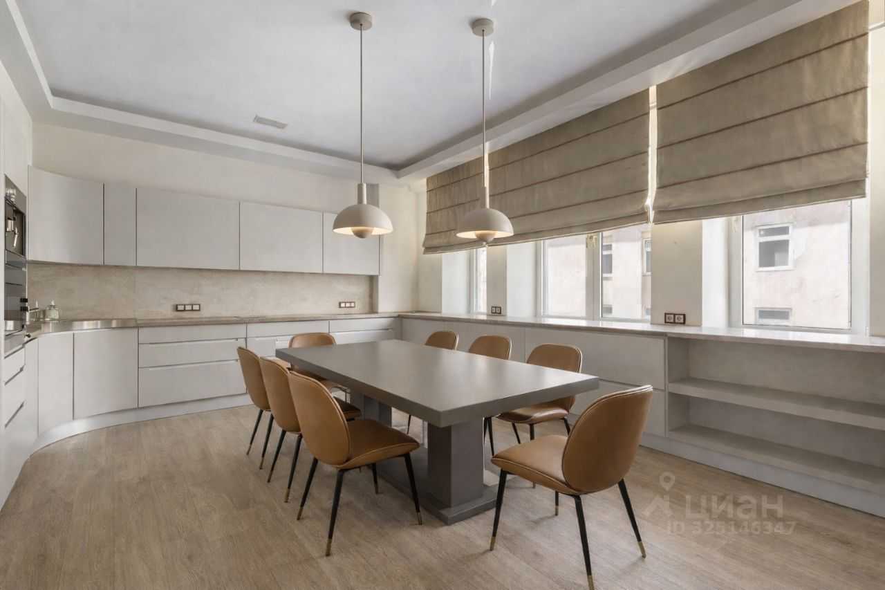 4-комнатная квартира, 243 м² — фотография 2