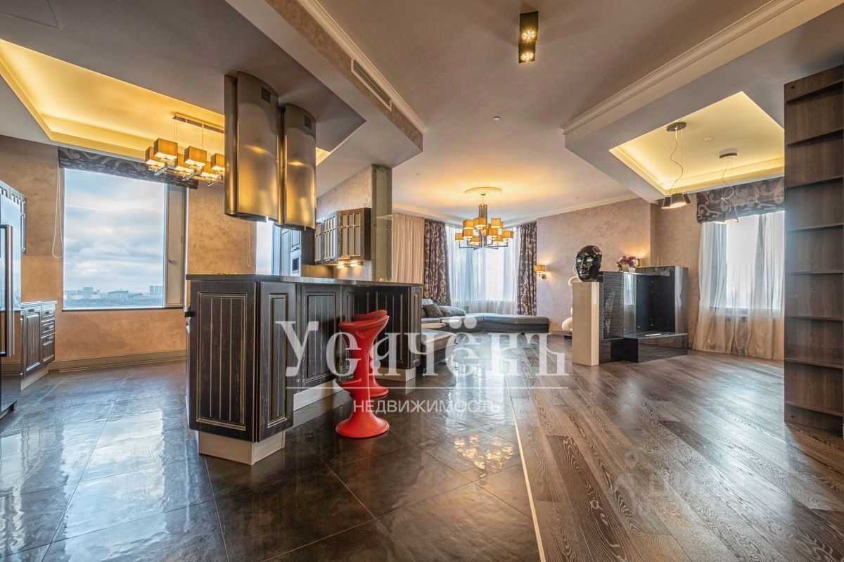 4-комнатная квартира, 211 м² — фотография 2