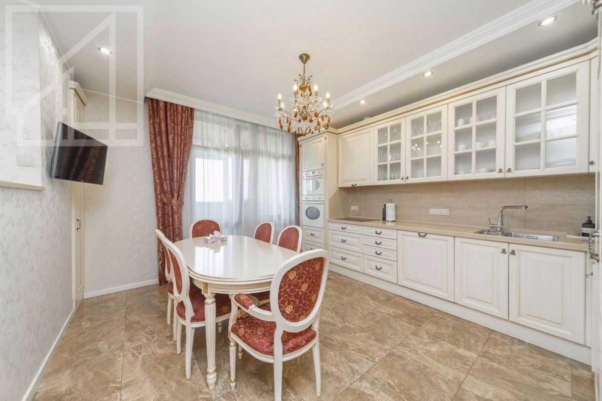 4-комнатная квартира, 160 м²