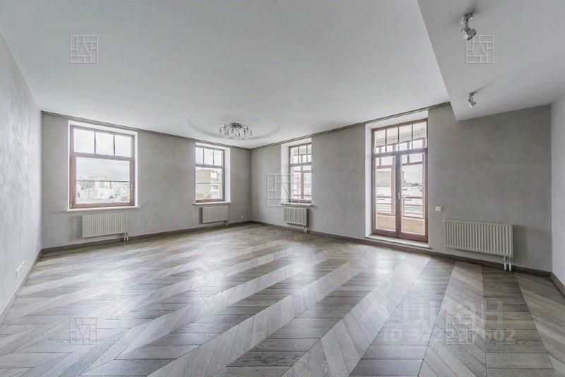 4-комнатная квартира, 180 м²