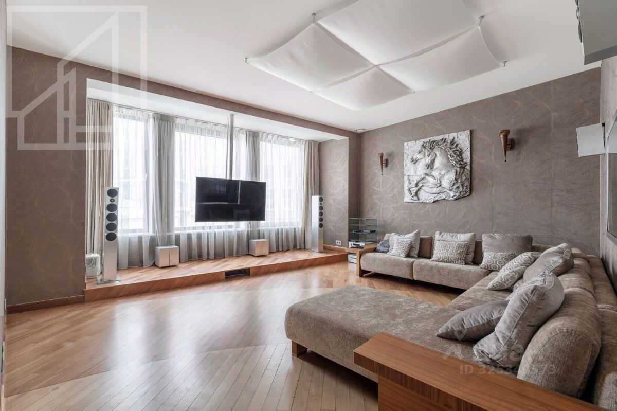 5-комнатная квартира, 260 м²