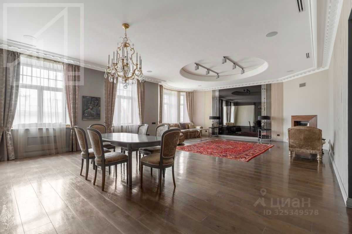 5-комнатная квартира, 250 м²