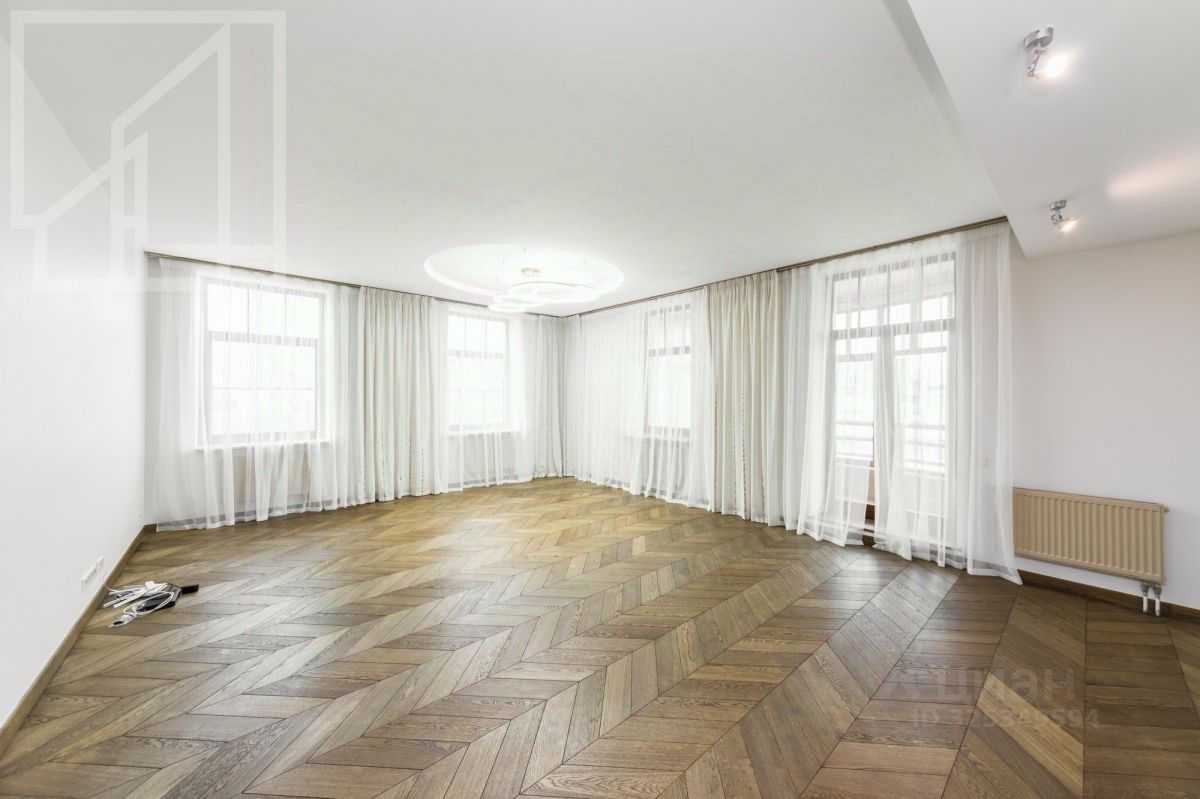 4-комнатная квартира, 180 м²
