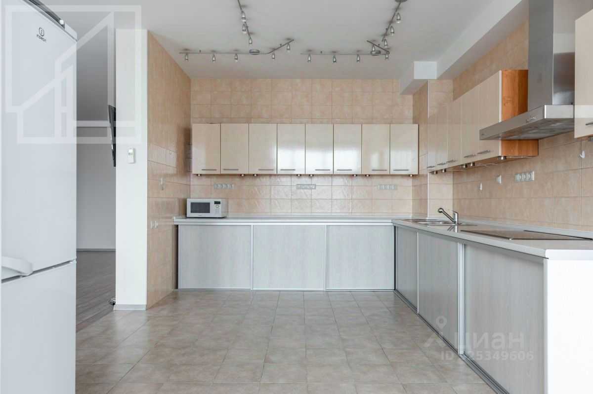 4-комнатная квартира, 200 м² — фотография 3