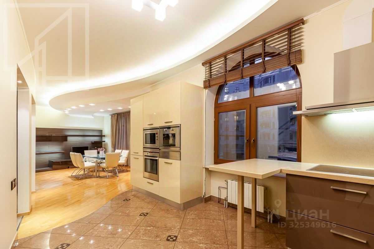4-комнатная квартира, 215 м² — фотография 3