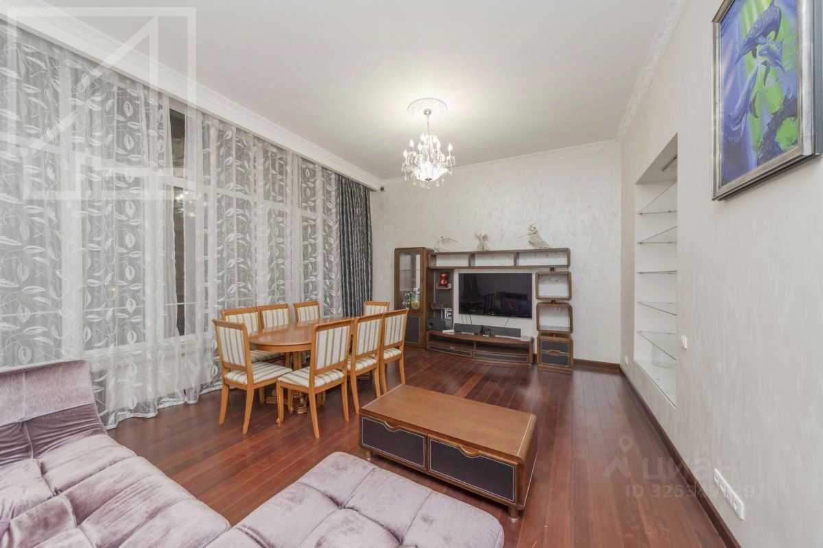 4-комнатная квартира, 180 м² — фотография 2