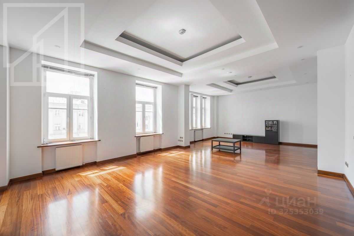 4-комнатная квартира, 235 м²