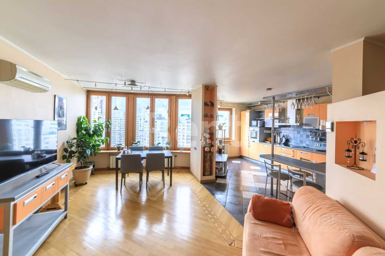 4-комнатная квартира, 150 м²