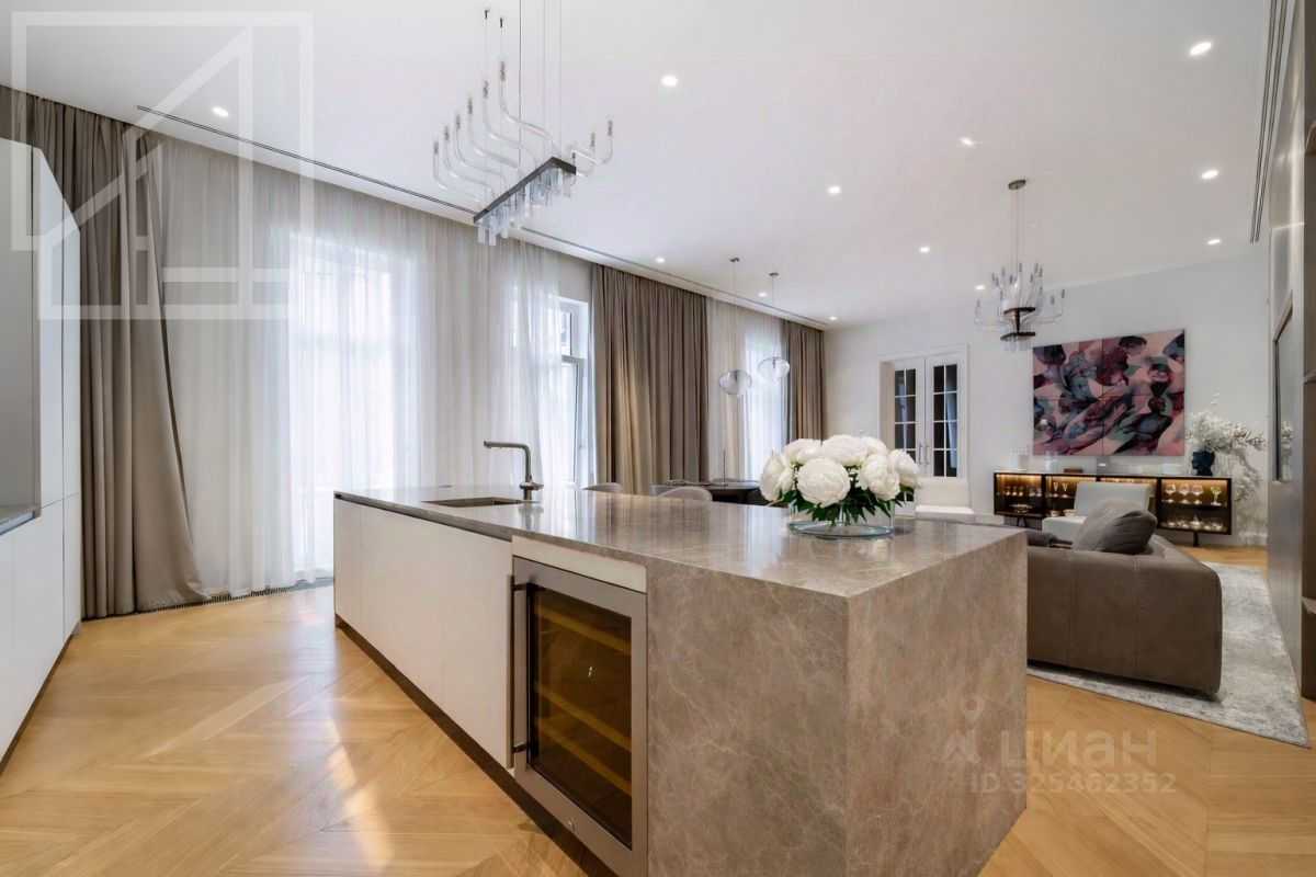 3-комнатная квартира, 195 м²