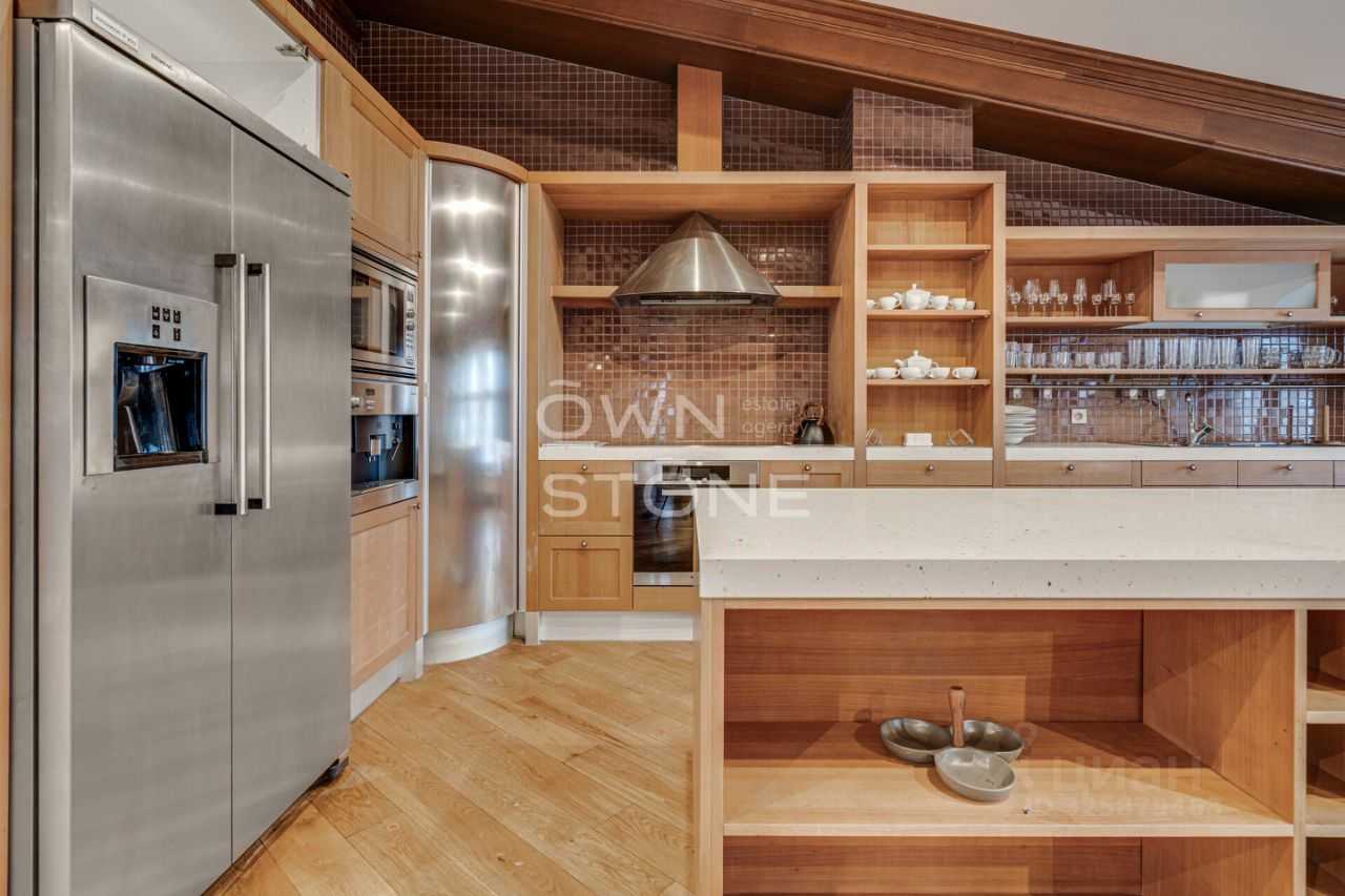 3-комнатная квартира, 300 м²