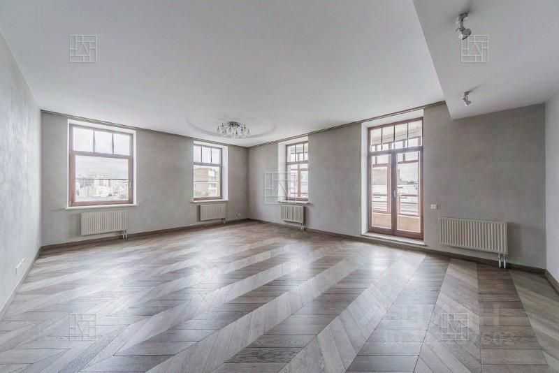 4-комнатная квартира, 180 м²