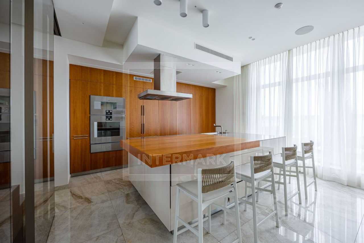 4-комнатная квартира, 250 м² — фотография 2