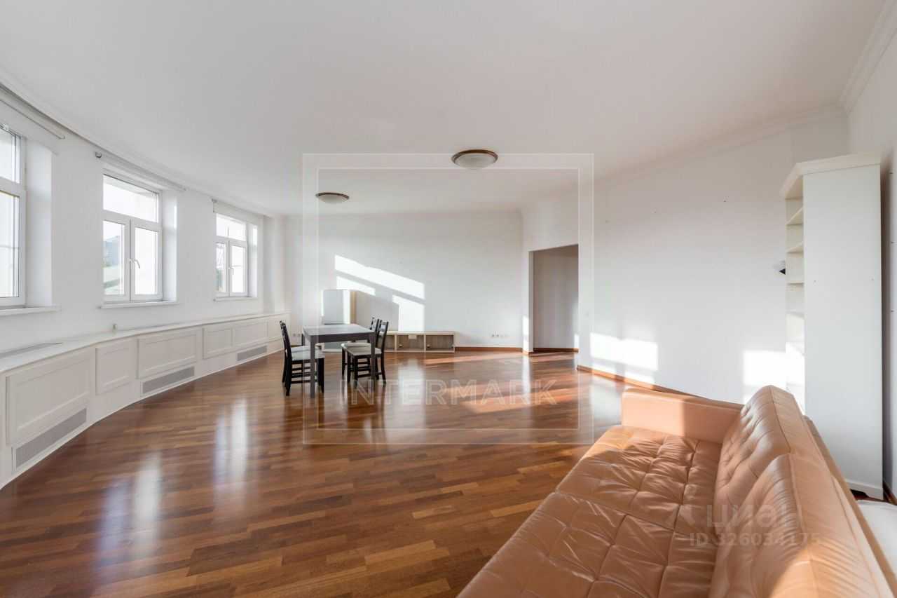 4-комнатная квартира, 208 м² — фотография 2