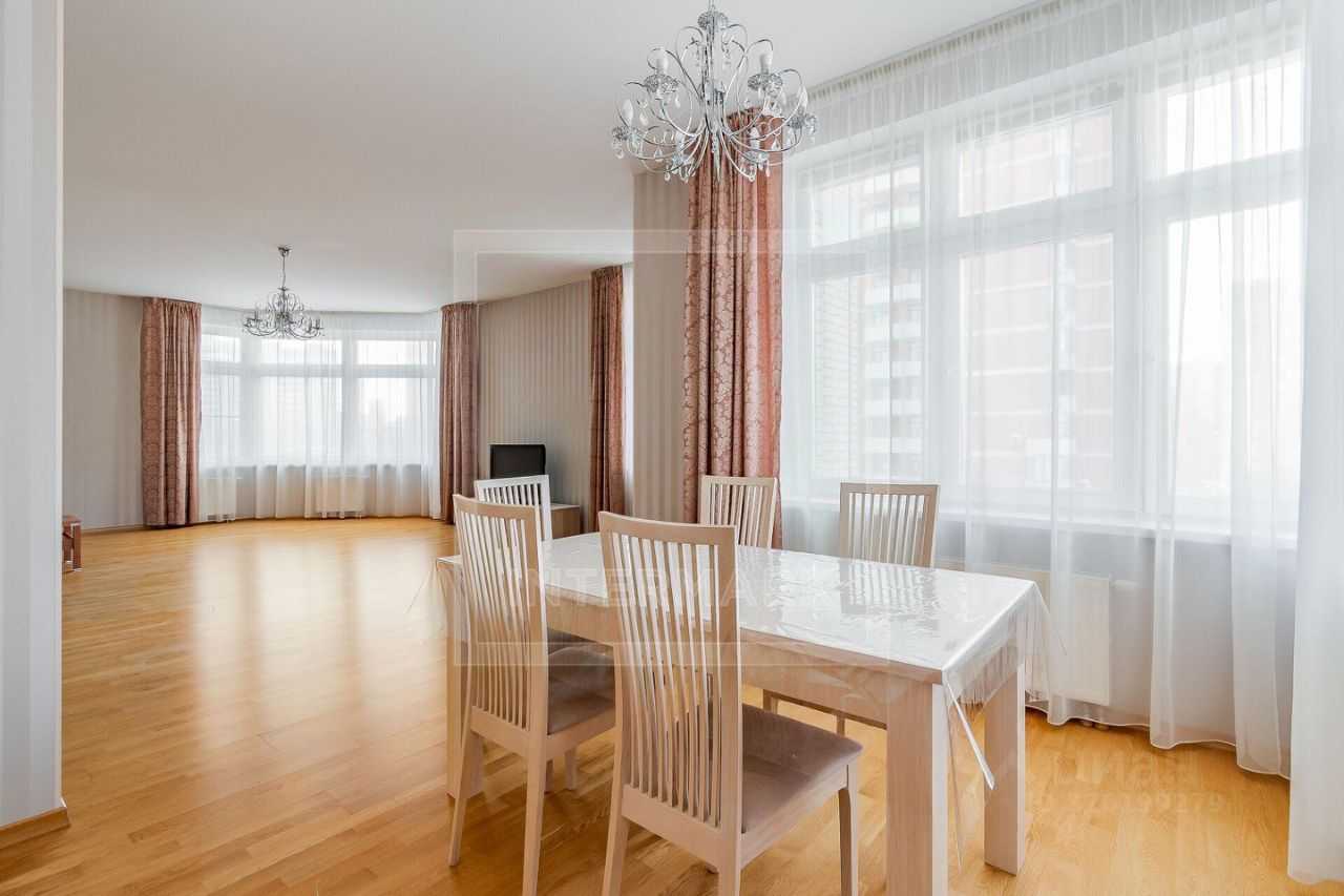4-комнатная квартира, 182 м²