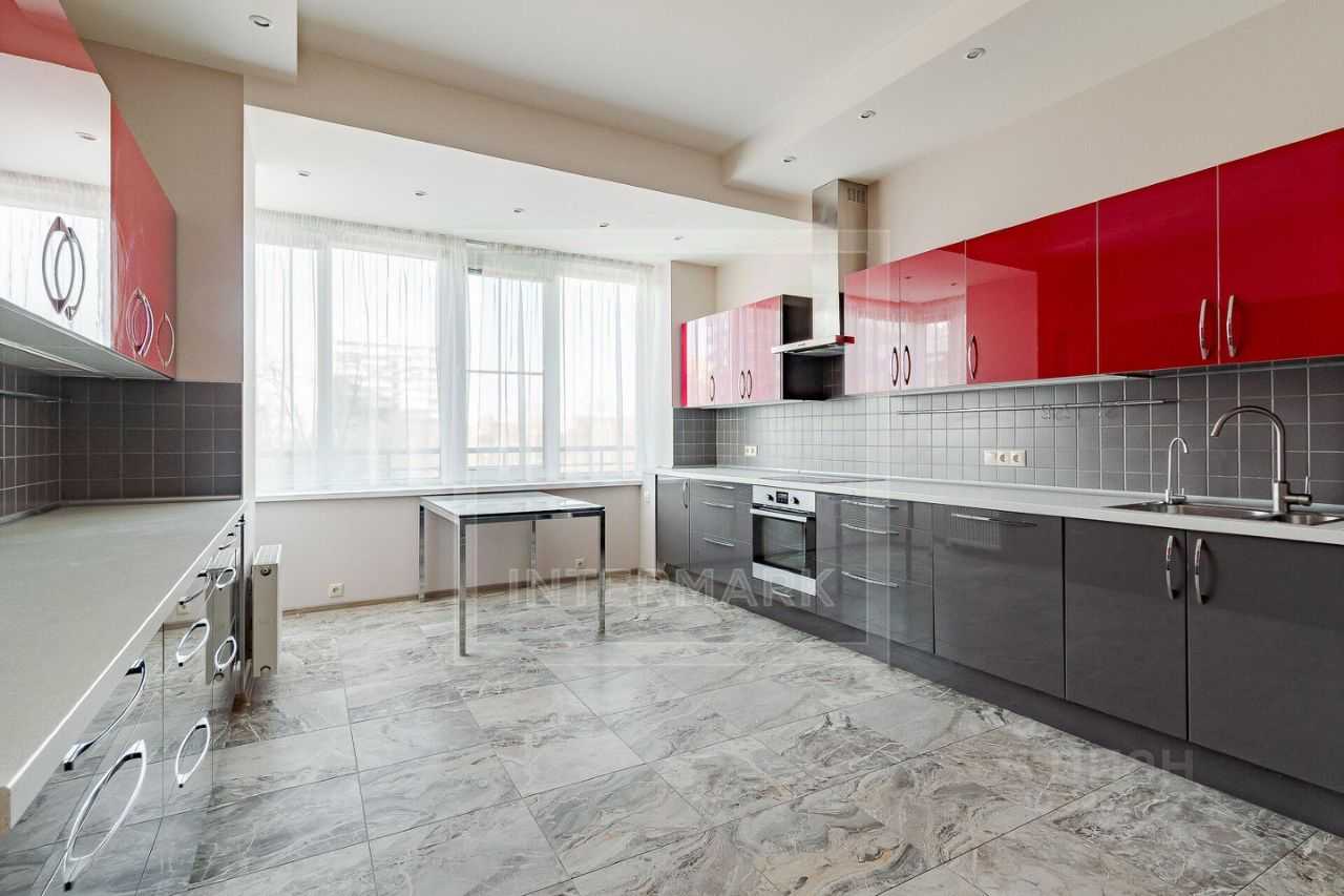 4-комнатная квартира, 182 м² — фотография 3