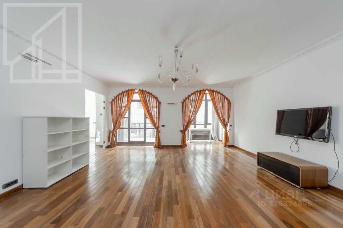 5-комнатная квартира, 200 м²