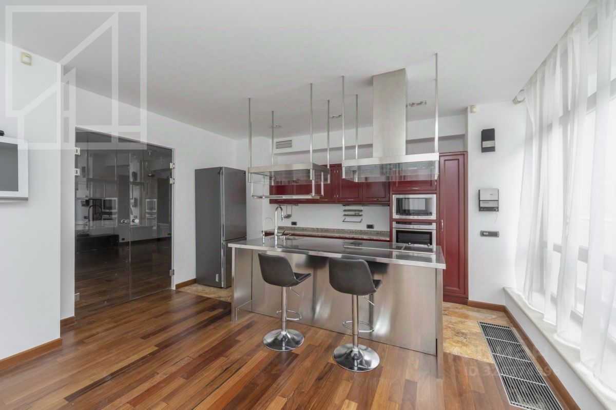 5-комнатная квартира, 200 м² — фотография 2