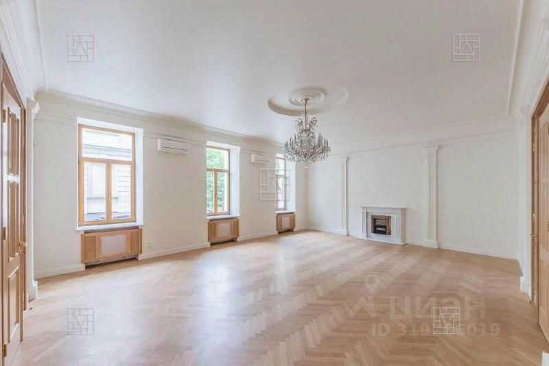 5-комнатная квартира, 220 м²
