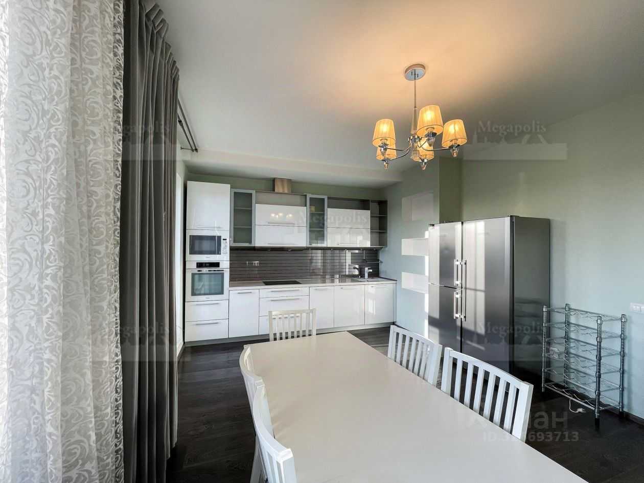 4-комнатная квартира, 157 м² — фотография 2