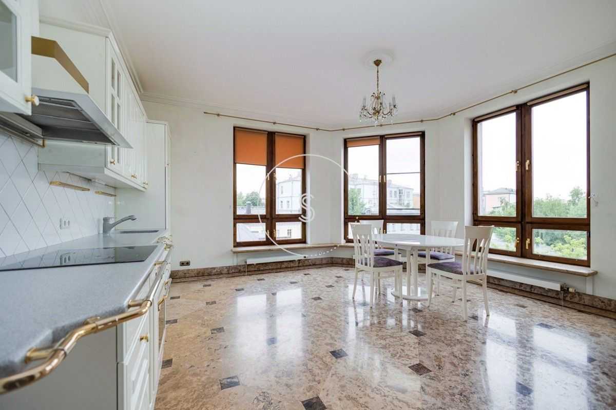 4-комнатная квартира, 150 м²