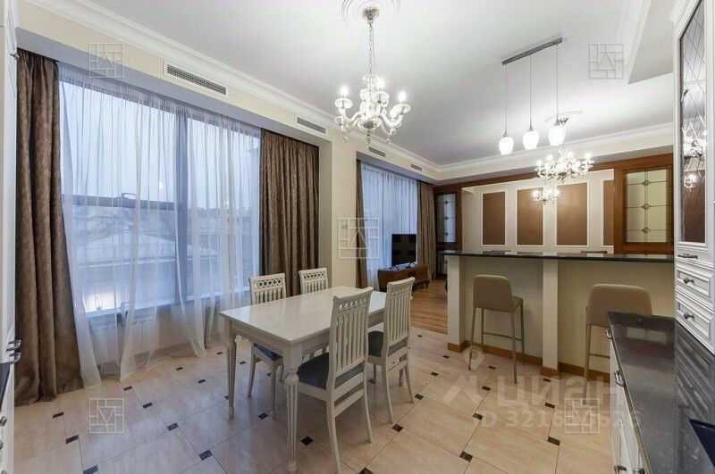 5-комнатная квартира, 198 м²