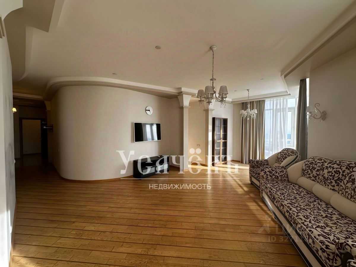 4-комнатная квартира, 180 м² — фотография 3