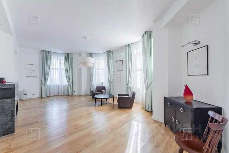 4-комнатная квартира, 136 м² — фотография 3