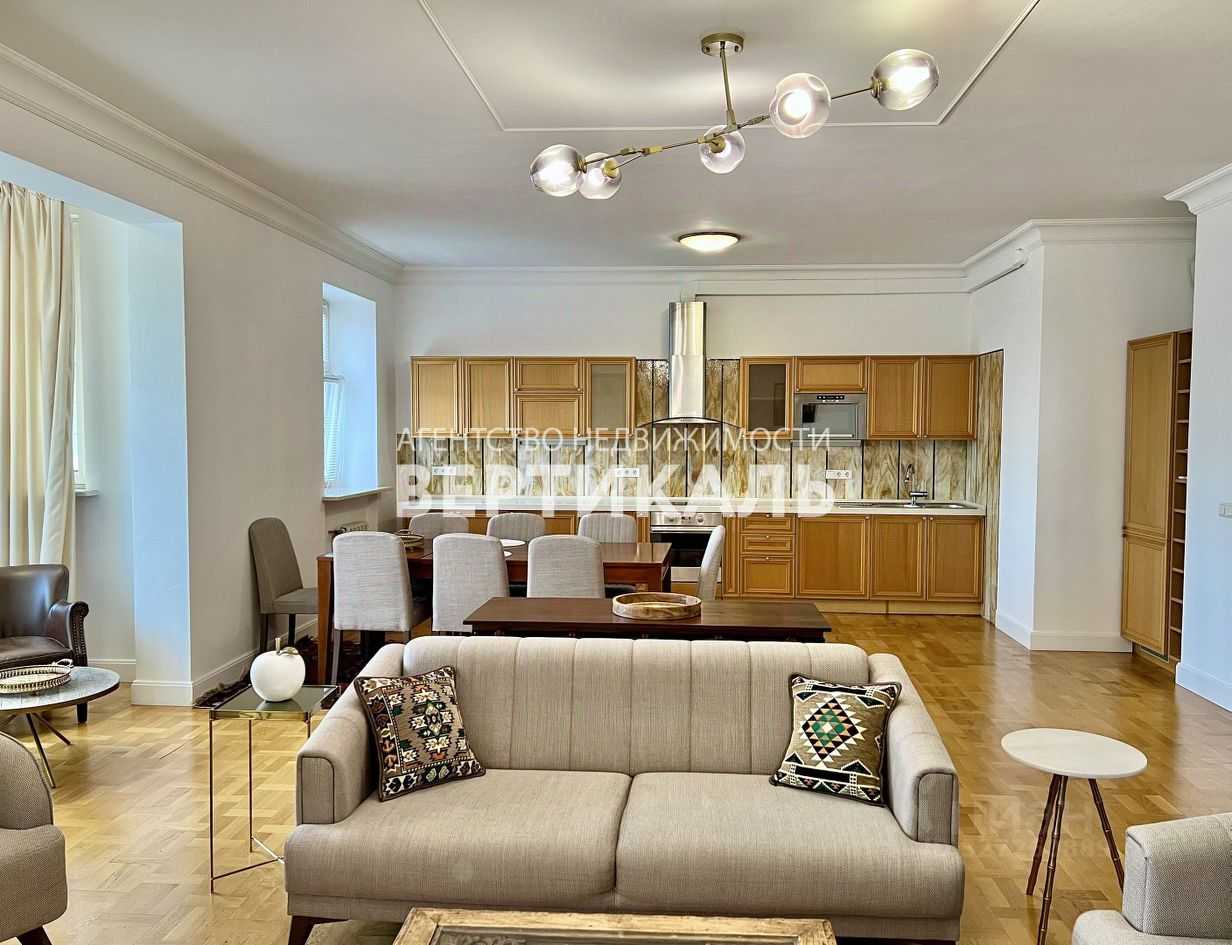 4-комнатная квартира, 210 м²