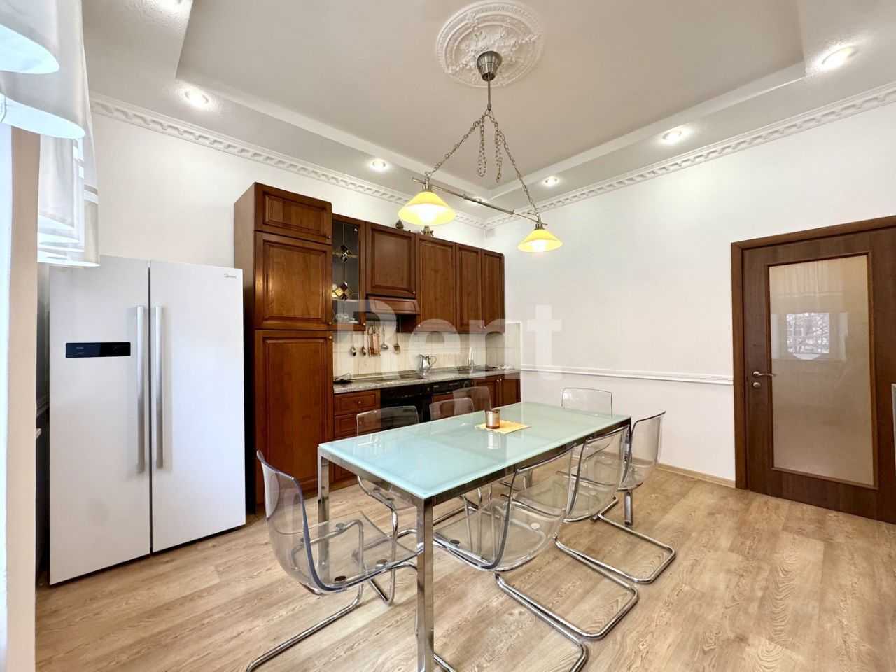 4-комнатная квартира, 130 м²