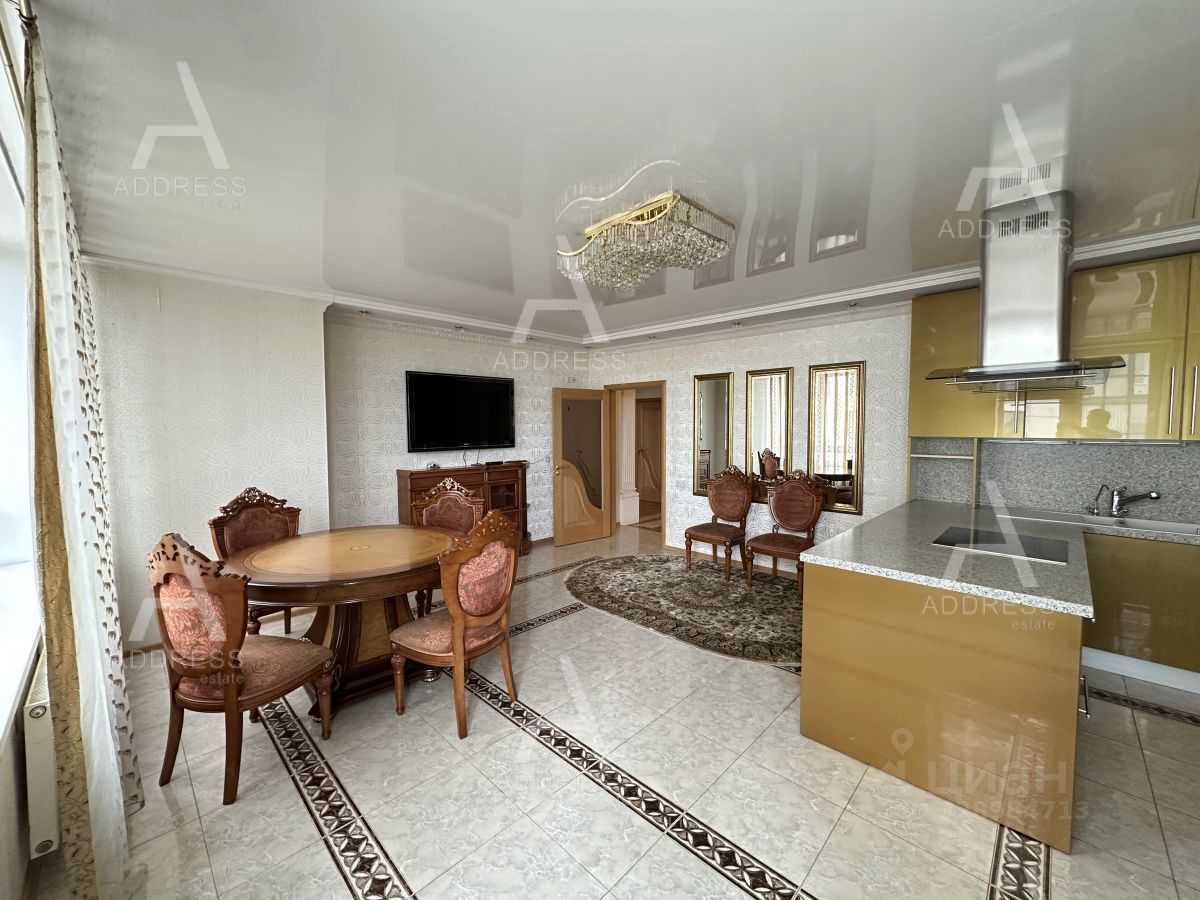 4-комнатная квартира, 200 м²