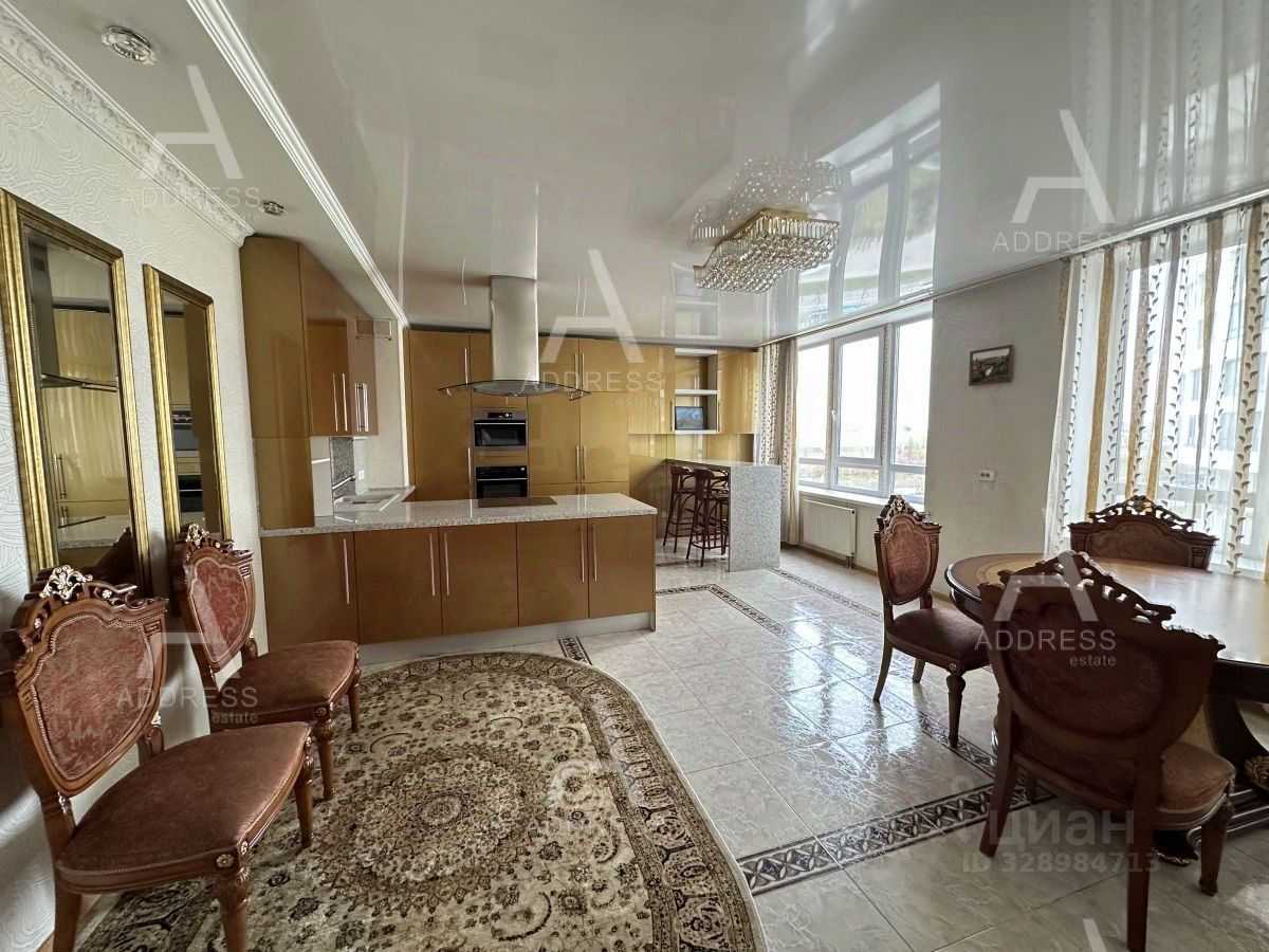 4-комнатная квартира, 200 м² — фотография 2