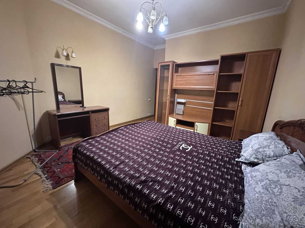 1-комнатная квартира, 200 м²