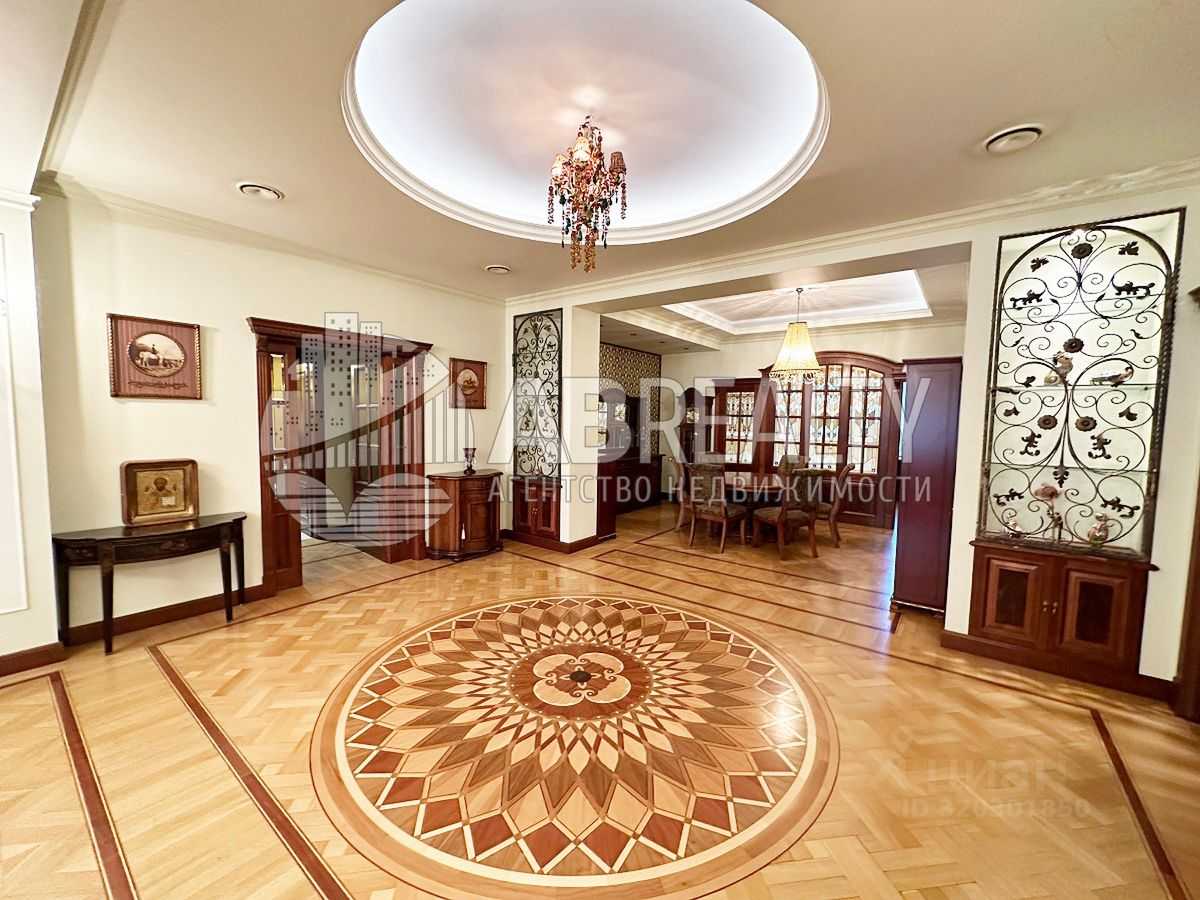 4-комнатная квартира, 241 м² — фотография 2