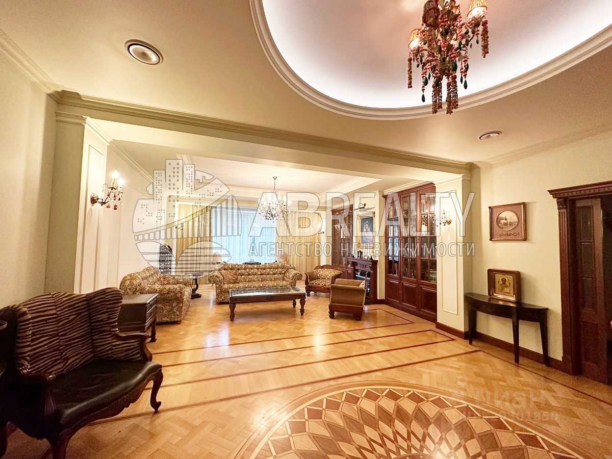 4-комнатная квартира, 241 м²