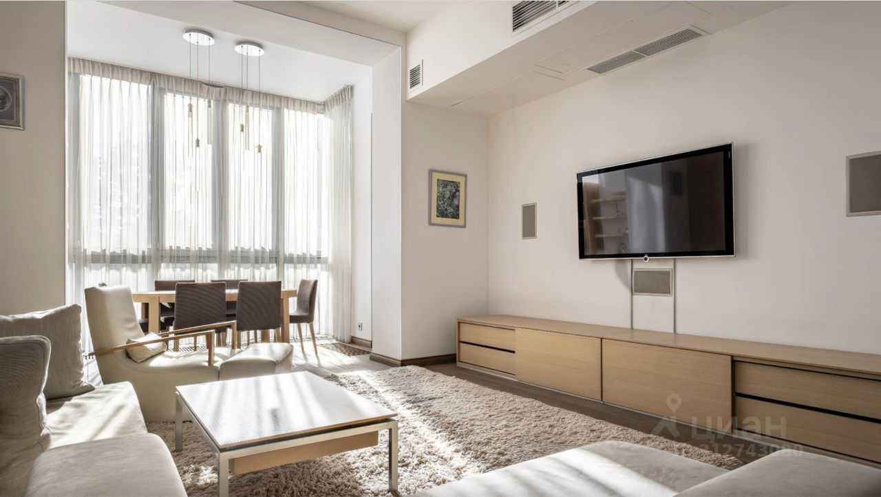 2-комнатная квартира, 107 м² — фотография 2