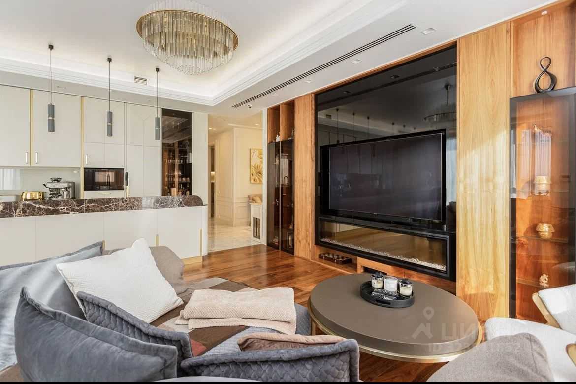 4-комнатная квартира, 180 м²