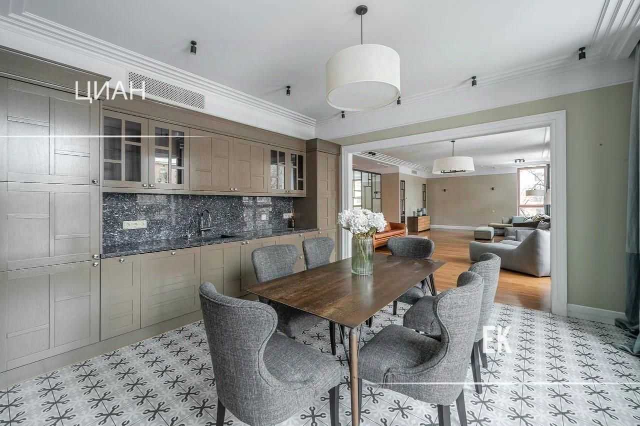 4-комнатная квартира, 180 м² — фотография 3