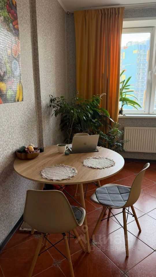 2-комнатная квартира, 76 м² — фотография 2