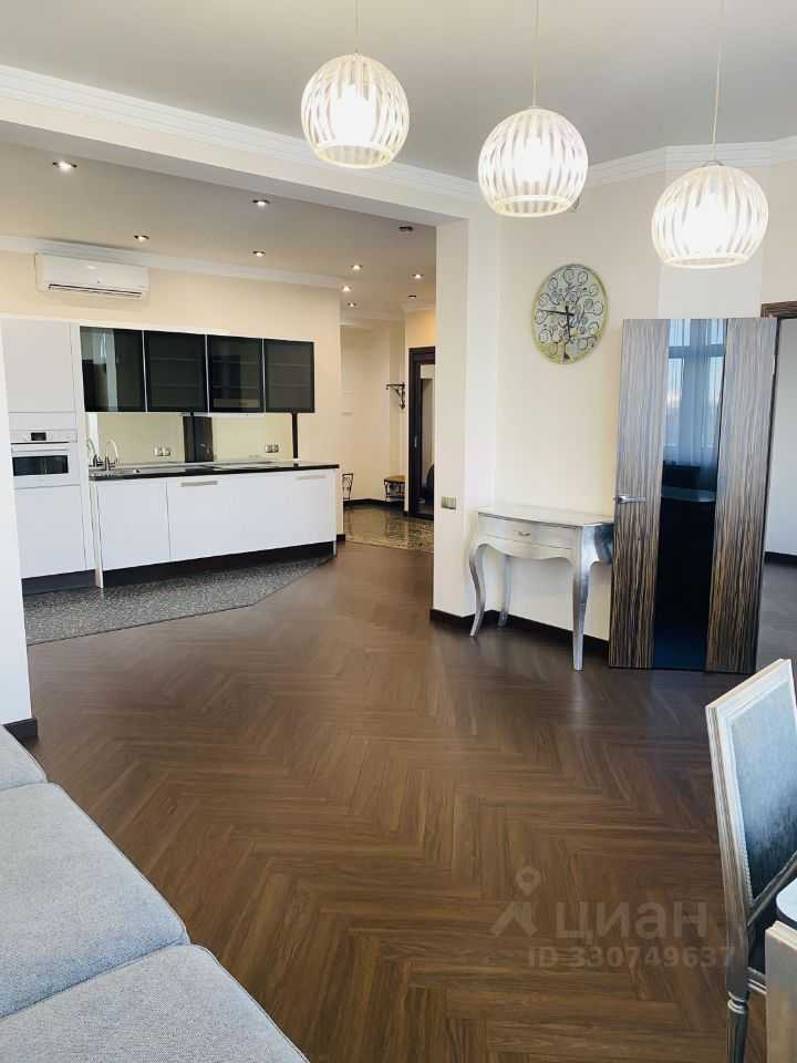 4-комнатная квартира, 130 м² — фотография 3