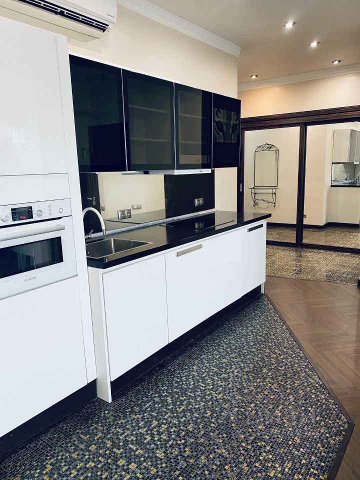 4-комнатная квартира, 130 м² — фотография 2