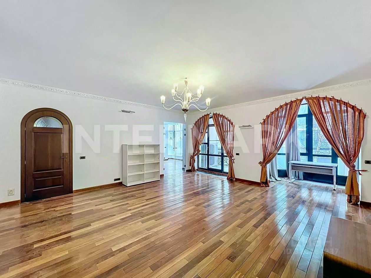 5-комнатная квартира, 205 м²