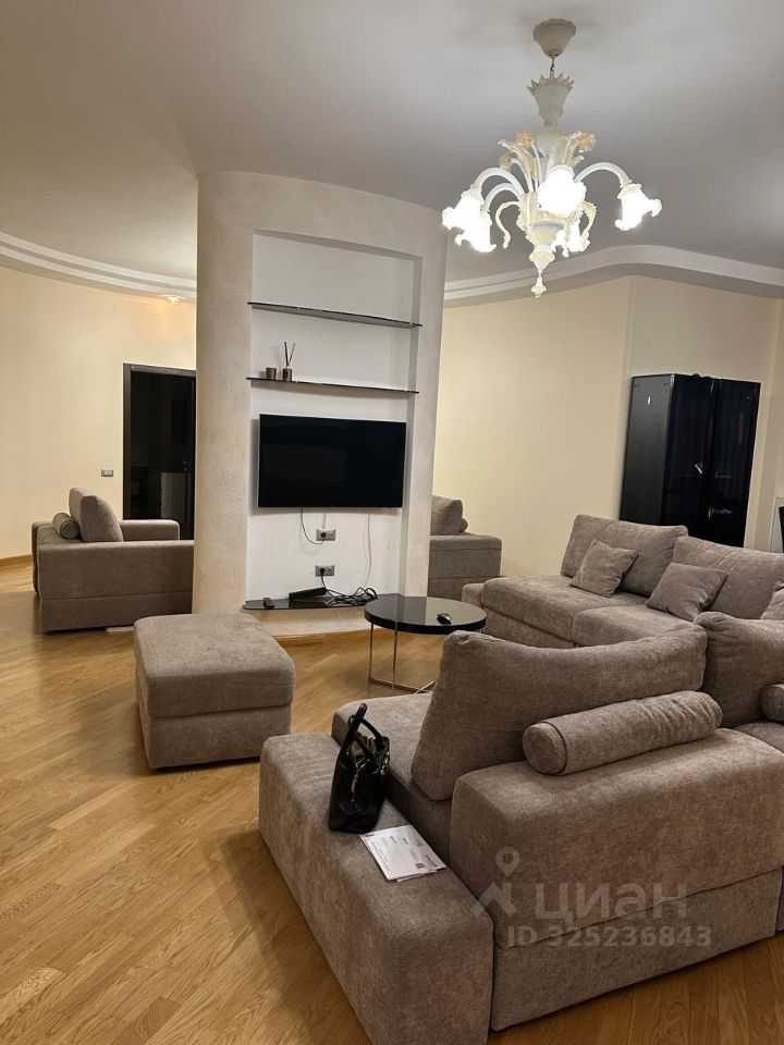 4-комнатная квартира, 201 м² — фотография 2