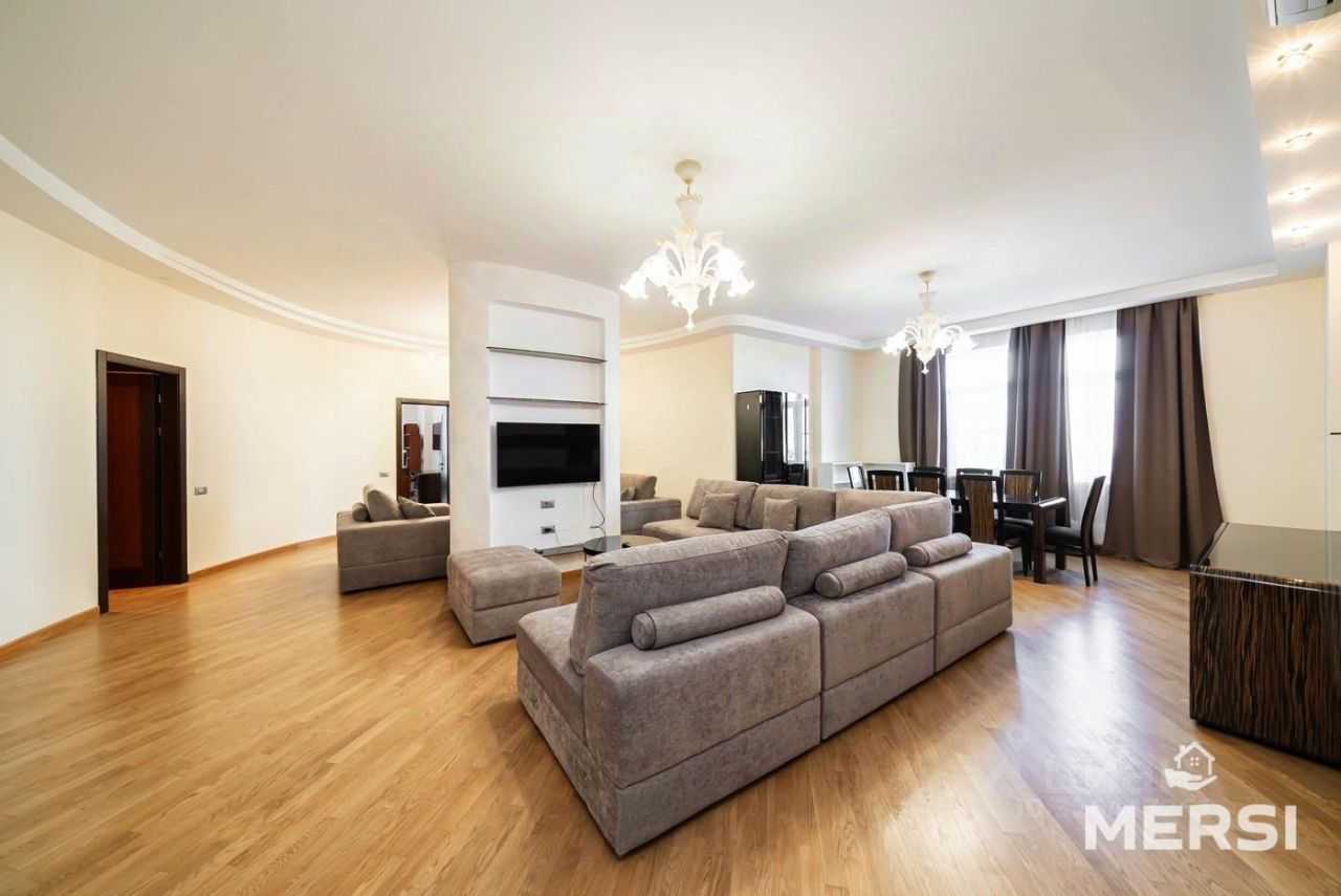 4-комнатная квартира, 201 м² — фотография 2